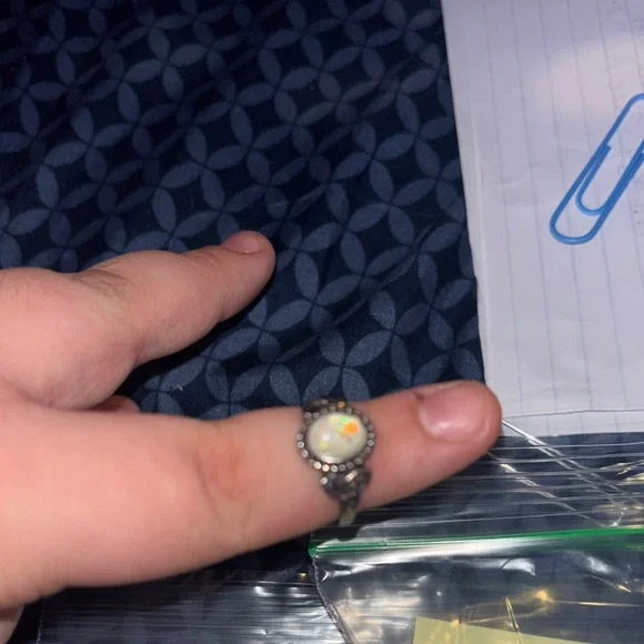 Smart Mood Ring with Color-Changing Stone