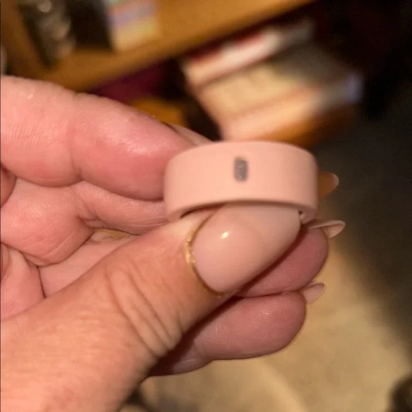 Oura Silver Ring 4 in Sleek Design
