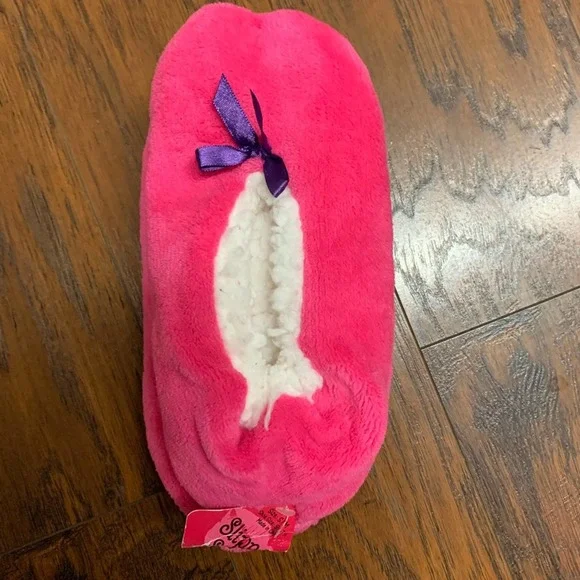 Slippers Pink Sherpa Lined. No slide. Girls S/M‎ NW partial Tags