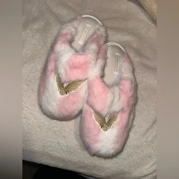 Pink and White Vs Angel 🪽 slippers size medium 🤍💞🩷Shoes with Gold Accent