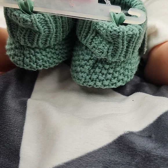 I NWT Newborn Booties Carters Just One You Baby 🦖Green Dinosaur Tricerotop