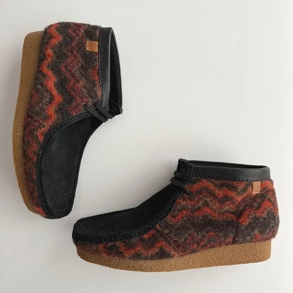 Clarks EUC Chacre Black Orange‎ Combi Wool Wallabee Crepe Sole Boots sz 8 1/2