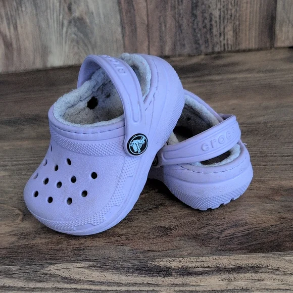 CROCS Lavender Slippers C5 M528