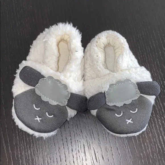 Baby slippers-sheep