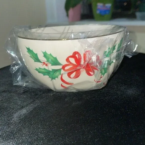 NIB Lenox vintage 16 oz gold rim red bow mistletoe luxury holiday ceramic bowl