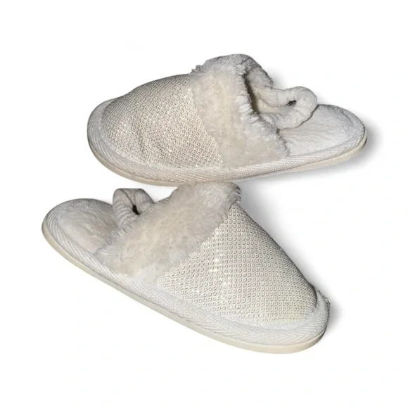 ☀️6/$20☀️ Kids' Cozy Ivory Shimmer Slippers
