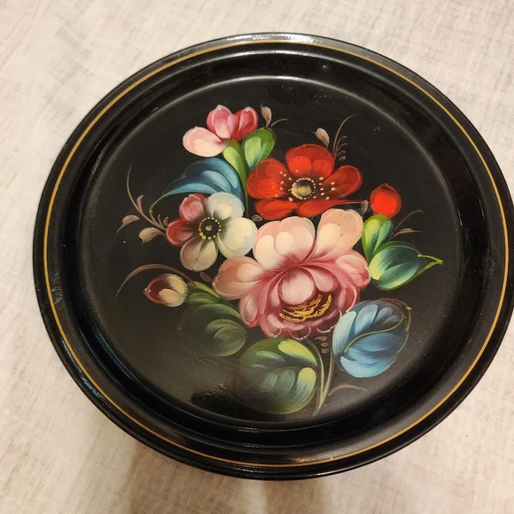 VINTAGE ROUND Russian Handpainted TOLEWARE TRAY 8.5