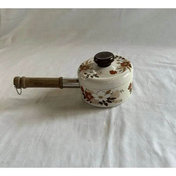 Vintage Kingsbury Cookwear Collection in Dogwood Pot/Pan