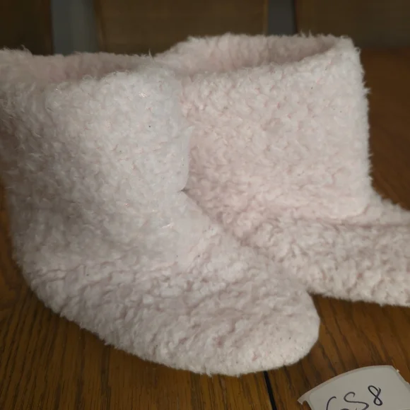 Plush Pink Kids Boot Slippers for Cozy Indoor Wear‎