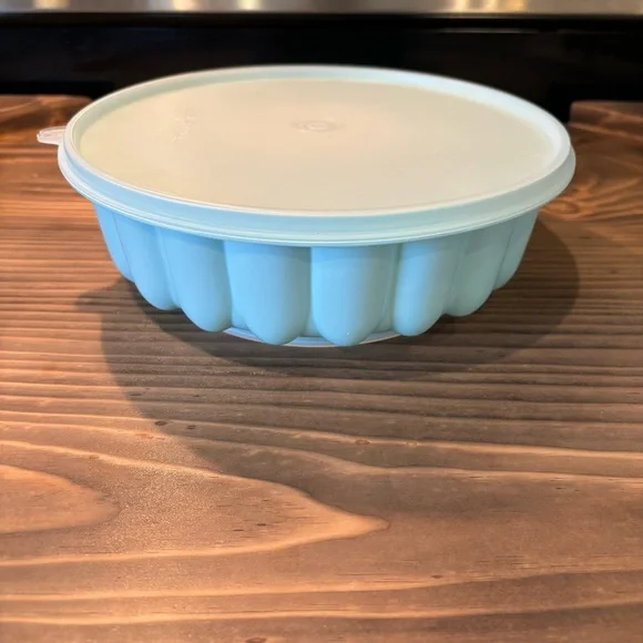 Vintage Tupperware Jell-O Mold 9inch diameter Mint Green EUC