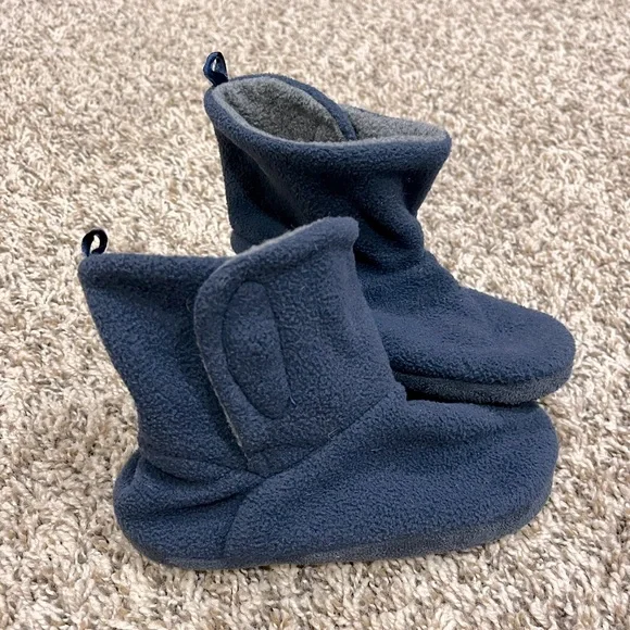 OLD NAVY slippers 🖤