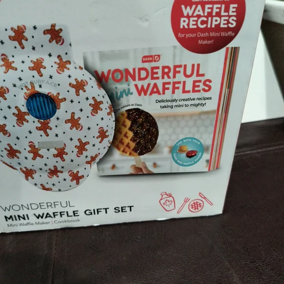 Ash Gingerbread Mini Waffle Maker Gift Set - White