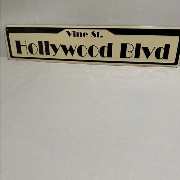 Hollywood Blvd,‎ Vine St, 24