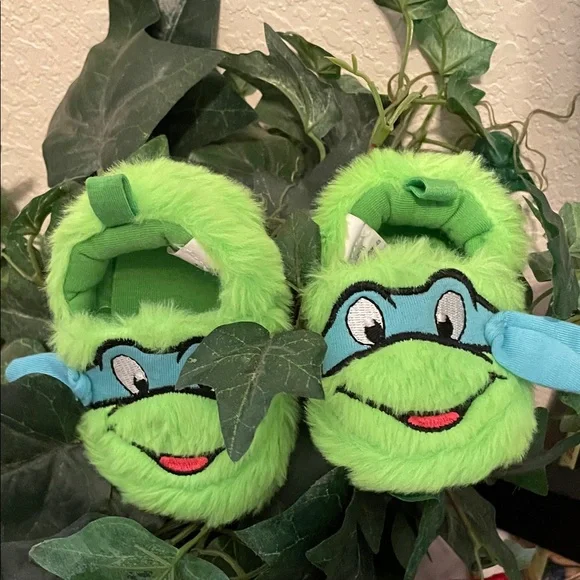 NWT~Green Fuzzy Ninja Turtle Baby warm Booties House Slippers SZ:3-6M Never Worn