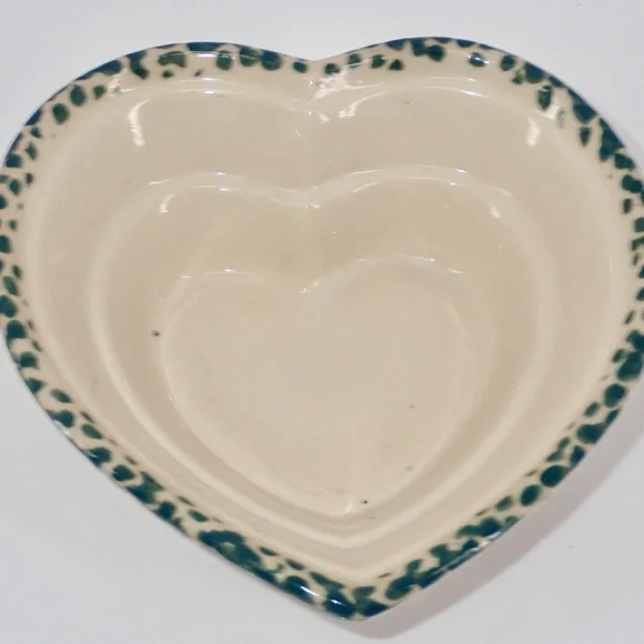 Heritage Pottery Heart Shape Serving ~ Sponge Bowl 6” Long 3