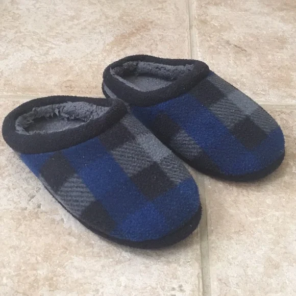 Cuddl Duds Boys Buffalo Check Fleece Slippers