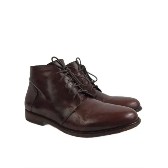 Nisolo Everyday Brown Oiled Leather Men's Chukka Boots.