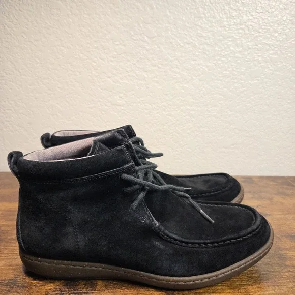 UGG Chukka Boots Mens 9 Black Suede Moc Toe Lace Up Sample Casual Shoes