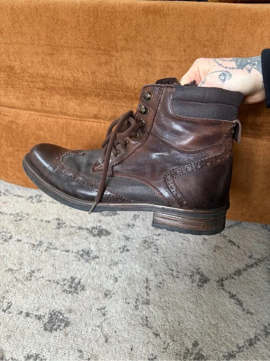 Steve Madden Gastonn Size 10D Men's Brown Leather Wingtip Lace-Up Boot