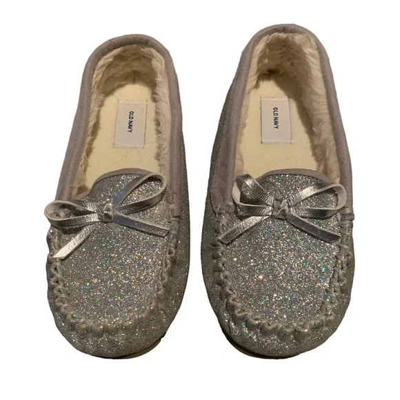 Old Navy Girls fuzzy slippers. NO BOX. Gray shimmer. Size 12.