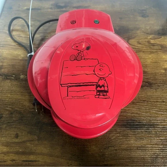 Peanuts Red Waffle Maker‎