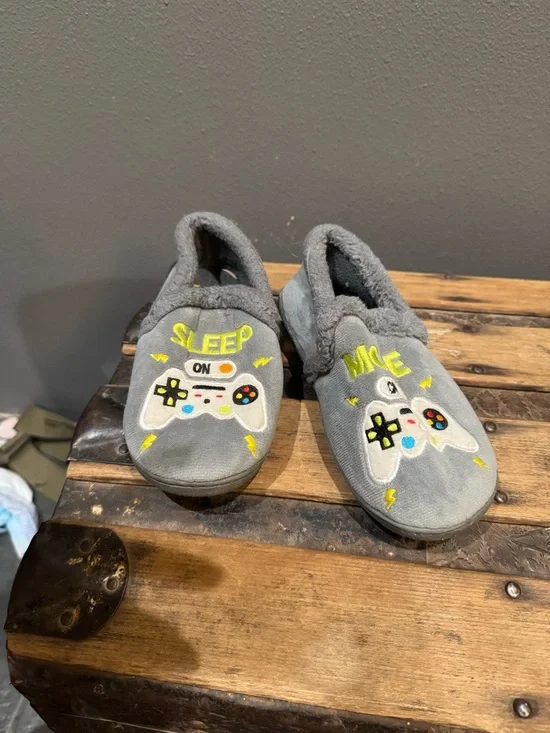 wonder nation Gray Kids Gaming Slippers 