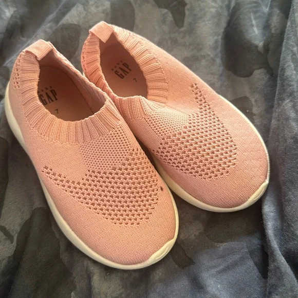 Gap sneakers size 7