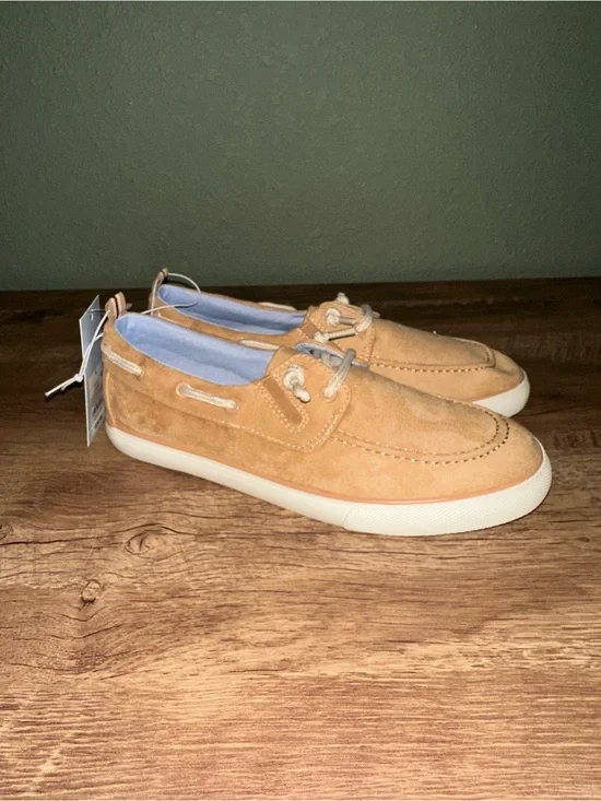 Cat & Jack youth shoes size 4. NWT!