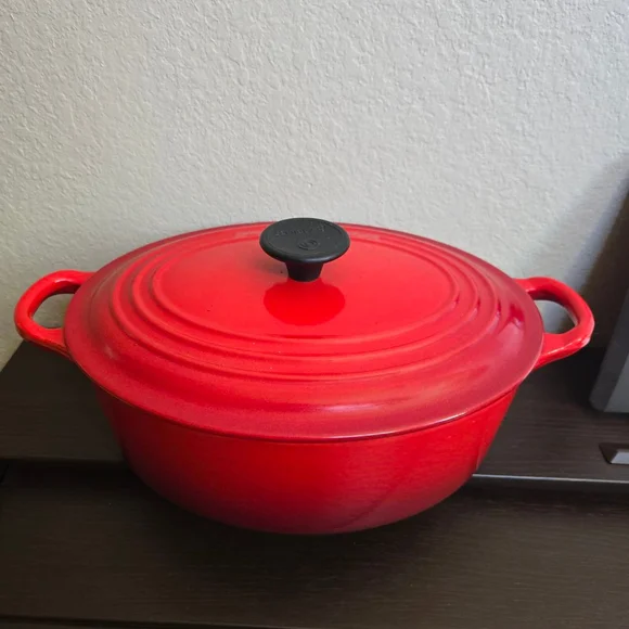 Le Creuset Signature Oval Dutch Oven, 2.75 qt.