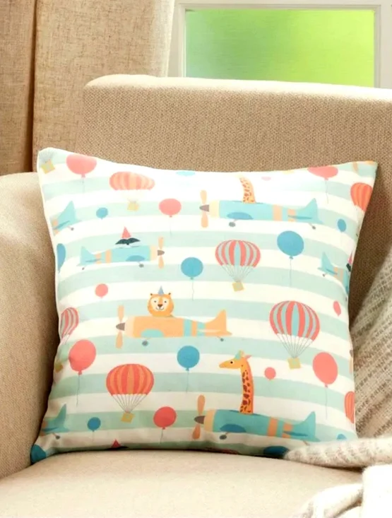 Avery Quinn NWT Animals Fly Throw Pillow