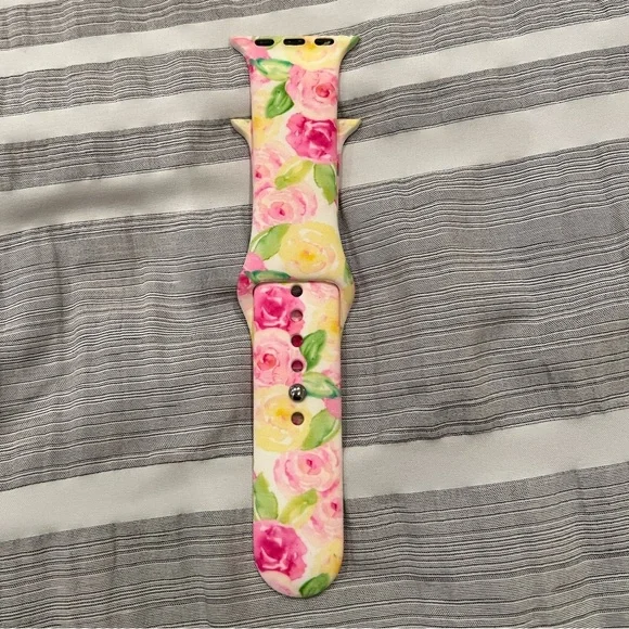 NWOT Roses Apple Watch Band 38 MM/40MM