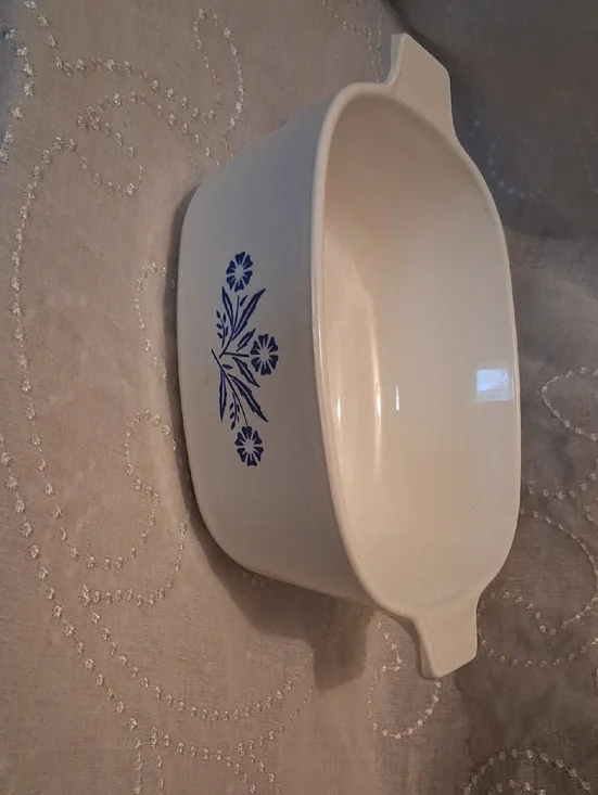1.5 qt P 1 1/2 B Vintage White Casserole Dish with Cornflower Blue Floral Dish