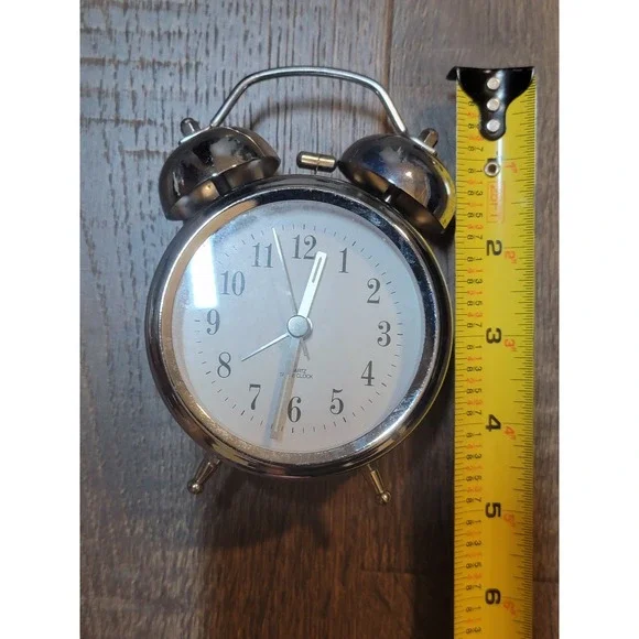 Twin Bell Alarm Clock Silver Chrome Analog Quartz Desk‎ Table Retro Style