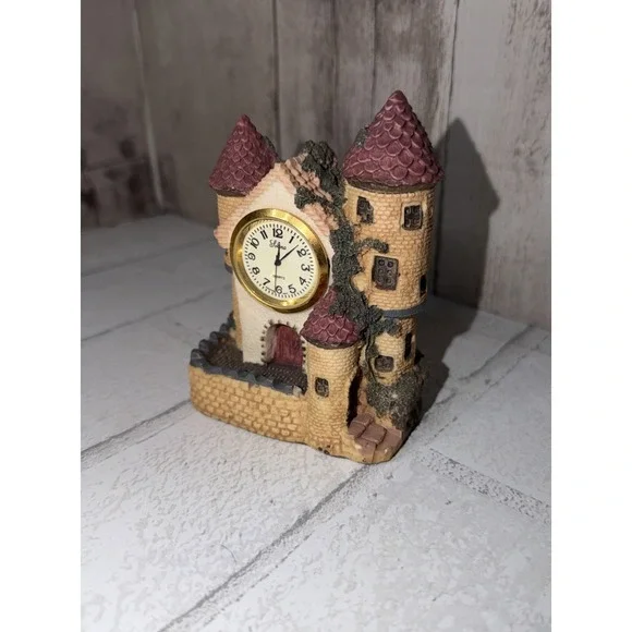 Vintage Miniature Castle Quartz Clock Fantasy Resin Cottage Shelf Decor Glows