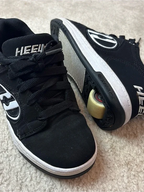 Heelys Black Voyager Casual Skate Shoe with White Label Detail