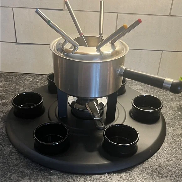 Farberware Stainless Steel Fondue Set with Black Bowls for 6. Exc condition