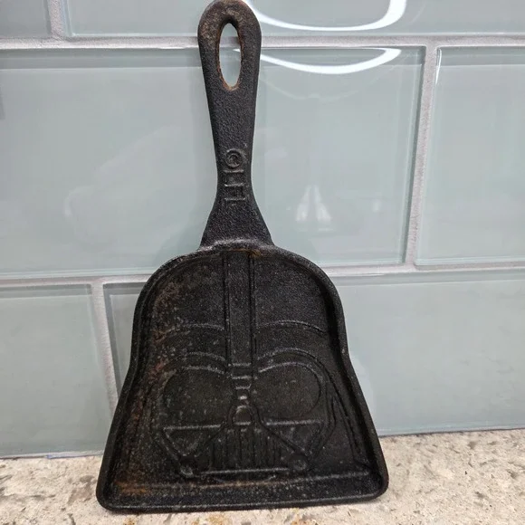Star Wars Darth Vader Cast‎ Iron Skillet Mini Pan Lucasfilm Collectible Black