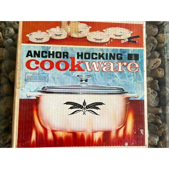 Vintage Fire King Anchor Hocking 2.5 Qt Casserole D2010 Lid Box USA Black Wheat