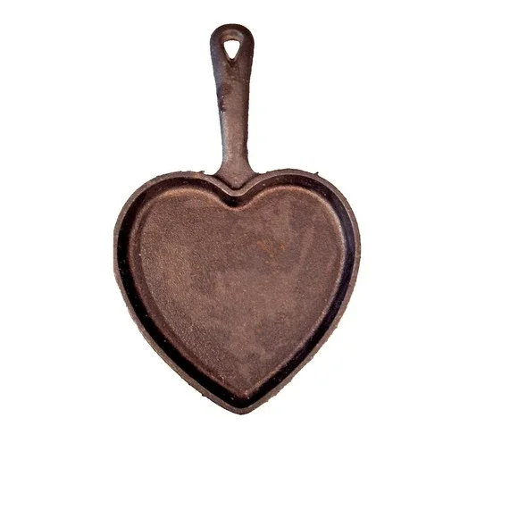 Mini Heart Shaped Cast Iron Skillet 8 long- Wide Galerie
