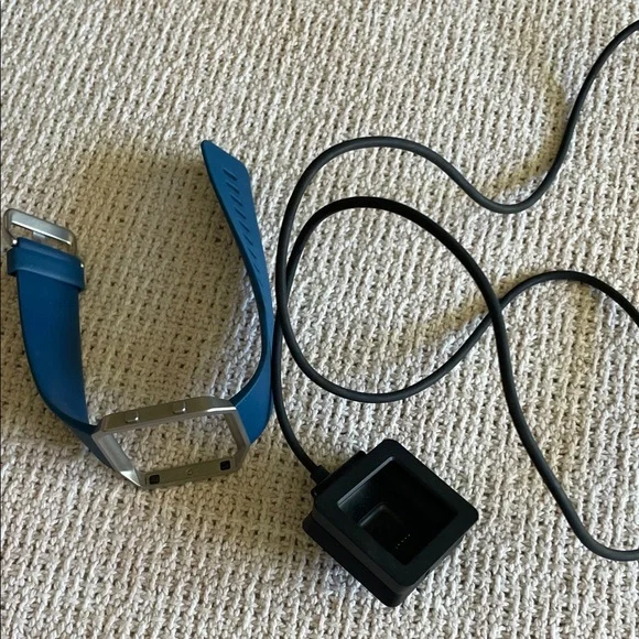 Fitbit Blue Smartwatch Case with Charger