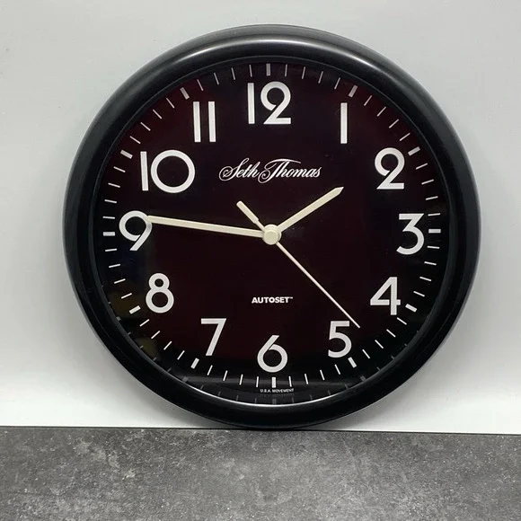 Vintage Seth Thomas Auto Set Black & White Plastic Frame Wall Clock USA Movement