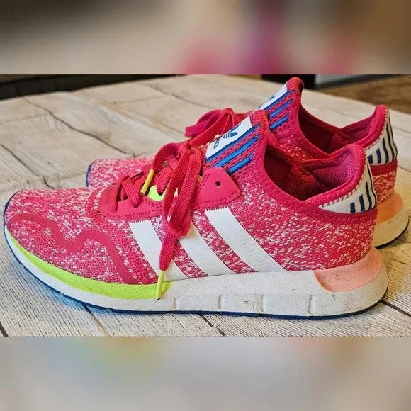 Adidas Swift Run X Unisex Youth Size 7 or Women's Size 8.5 Sneakers Colorful