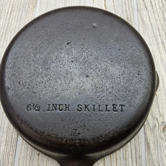 Vintage Unmarked Wagner #3 Cast Iron Skillet 6 1/2 Inch No Spin