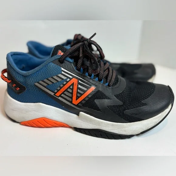 New Balance Boy's Blue Running Sneakers YKRAVB01 Size US 6Y Women’s Size 7.5