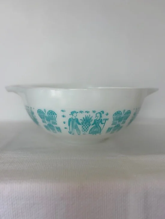 Vintage PYREX 443 2 1/2 QT Amish Butterprint Cinderella Mixing Bowl
