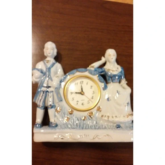 Clock, Porcelain courting couple Delft style statuette clock, blue and white