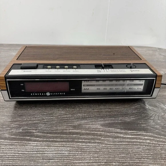 GE AM/FM Alarm Clock Radio Model 7-4633D General‎ Electric