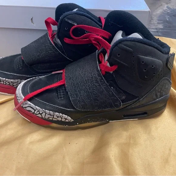 Kids Black and Red Sneakers NIKE SON OF MARS