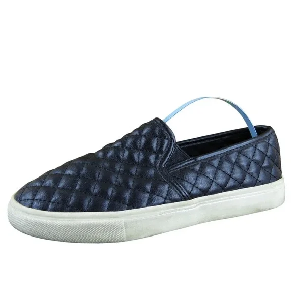 Steve‎ Madden Slip-On Girl Y 4 Medium Athletic Black Synthetic Slip On