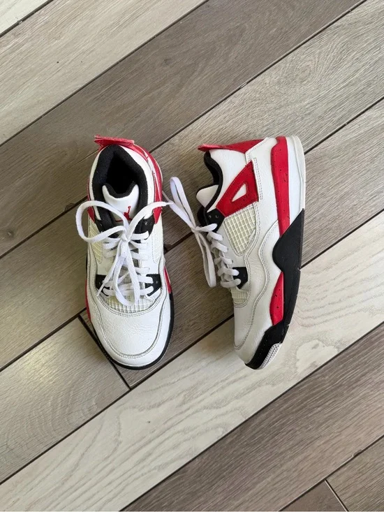 Air Jordan 4 Retro 